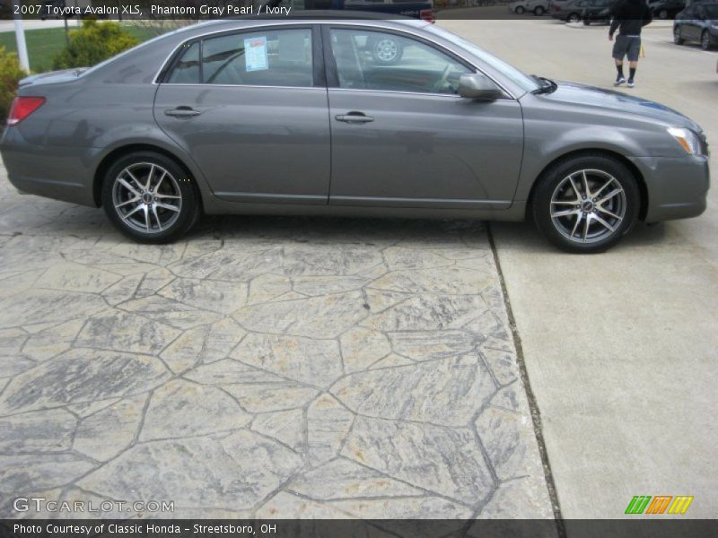Phantom Gray Pearl / Ivory 2007 Toyota Avalon XLS