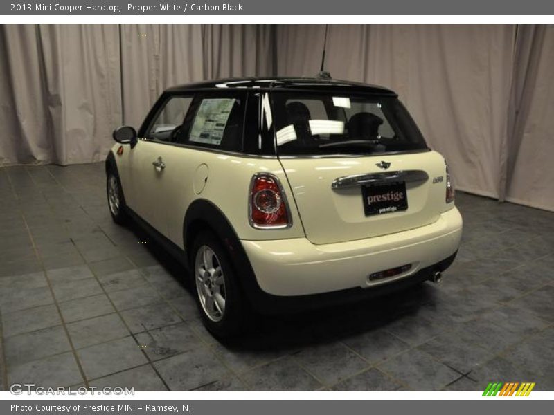 Pepper White / Carbon Black 2013 Mini Cooper Hardtop