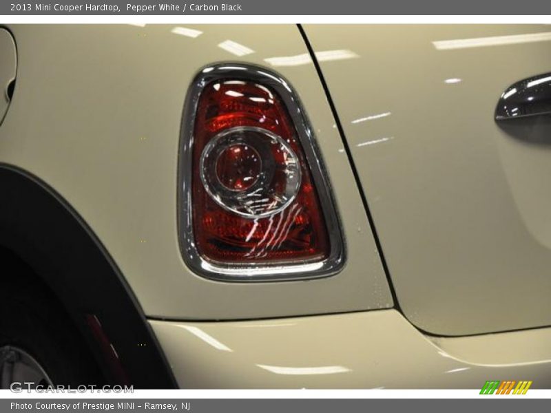 Pepper White / Carbon Black 2013 Mini Cooper Hardtop