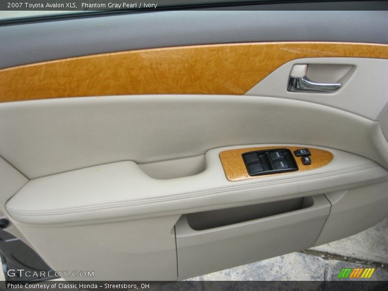 Phantom Gray Pearl / Ivory 2007 Toyota Avalon XLS