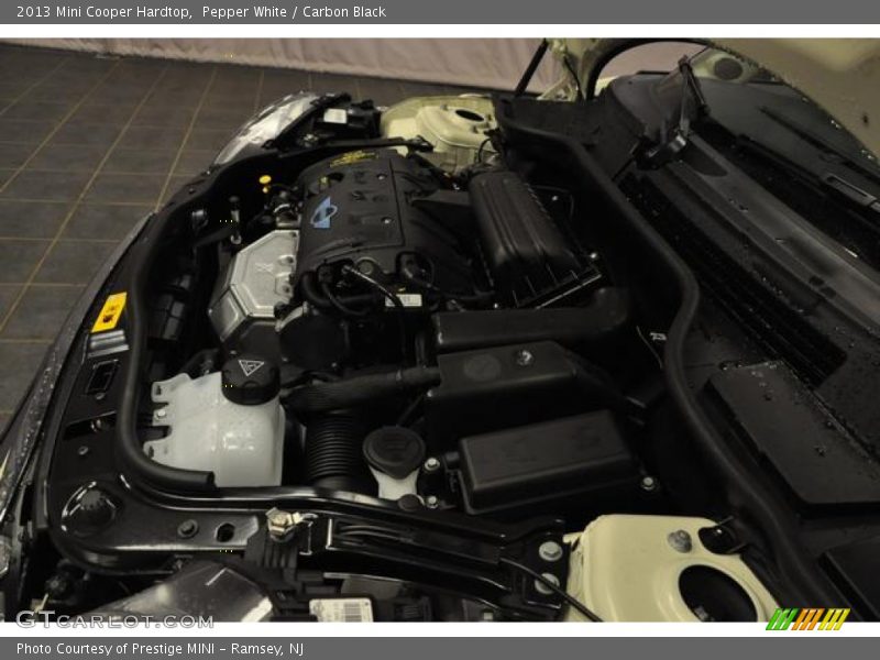 Pepper White / Carbon Black 2013 Mini Cooper Hardtop