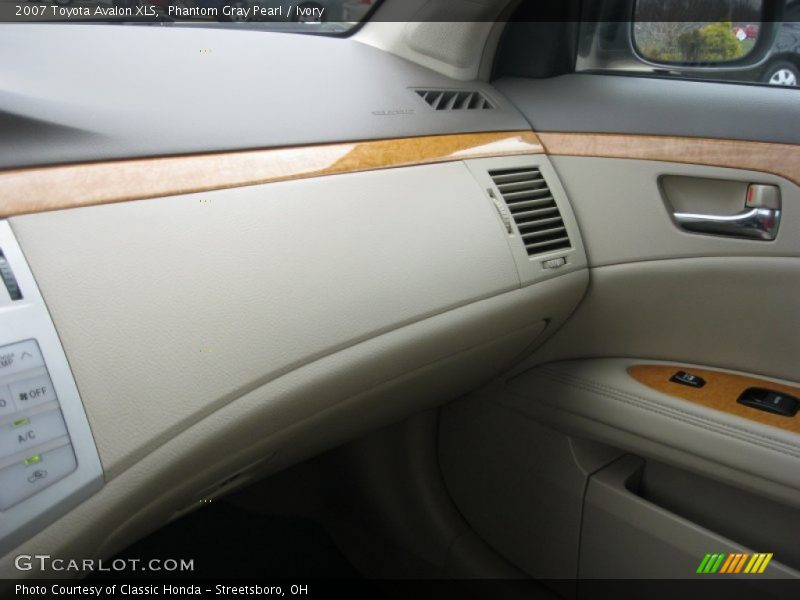 Phantom Gray Pearl / Ivory 2007 Toyota Avalon XLS