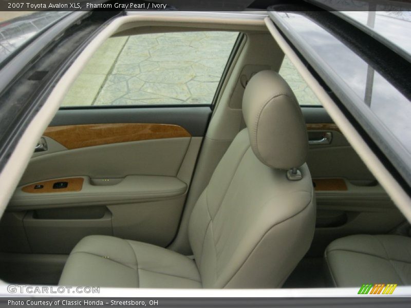 Phantom Gray Pearl / Ivory 2007 Toyota Avalon XLS