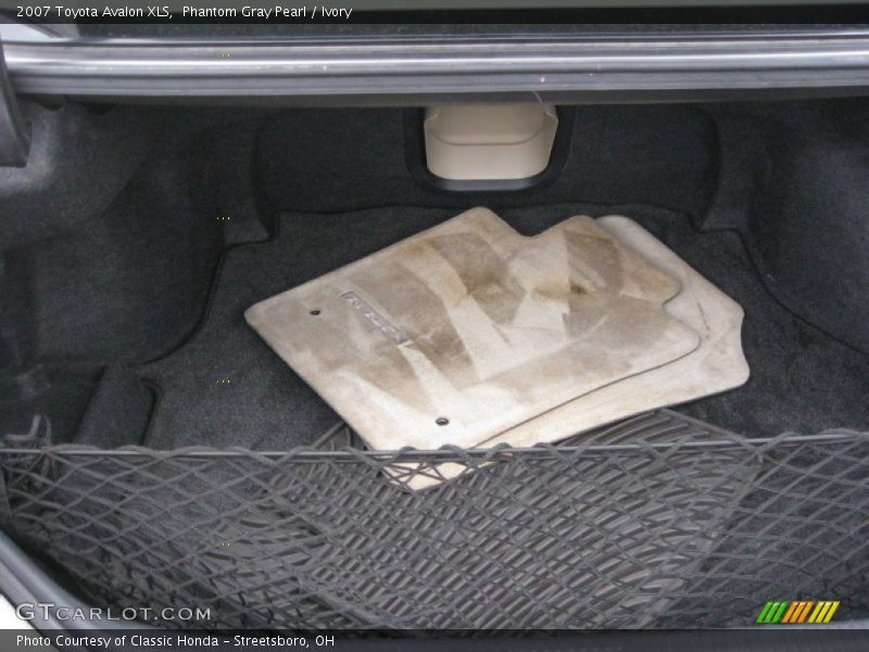Phantom Gray Pearl / Ivory 2007 Toyota Avalon XLS