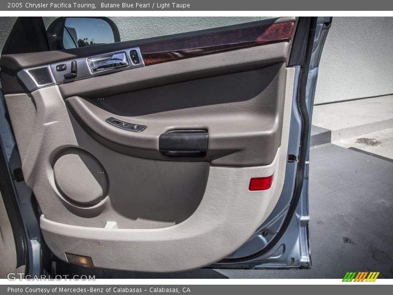 Door Panel of 2005 Pacifica Touring