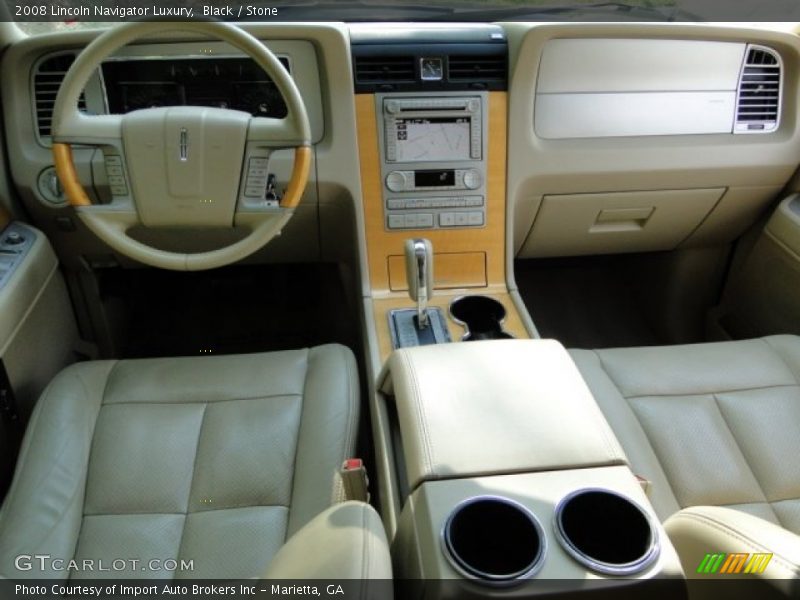 Dashboard of 2008 Navigator Luxury