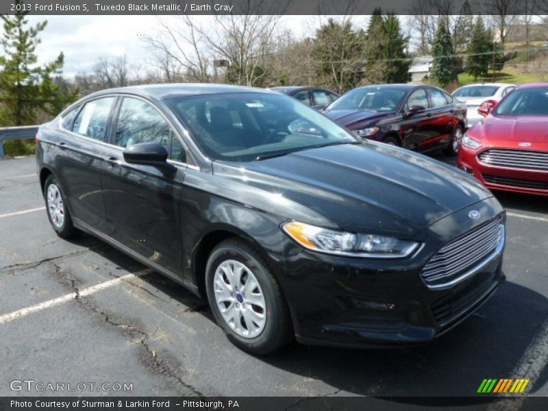 Front 3/4 View of 2013 Fusion S