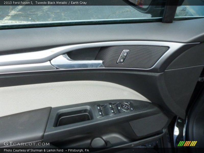 Tuxedo Black Metallic / Earth Gray 2013 Ford Fusion S