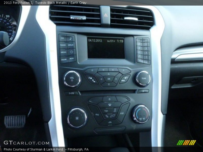 Tuxedo Black Metallic / Earth Gray 2013 Ford Fusion S