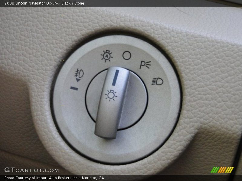 Controls of 2008 Navigator Luxury