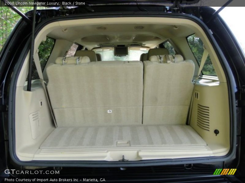  2008 Navigator Luxury Trunk