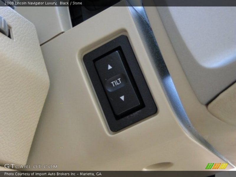 Controls of 2008 Navigator Luxury