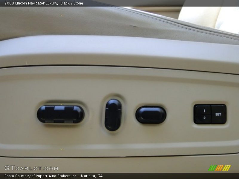Controls of 2008 Navigator Luxury