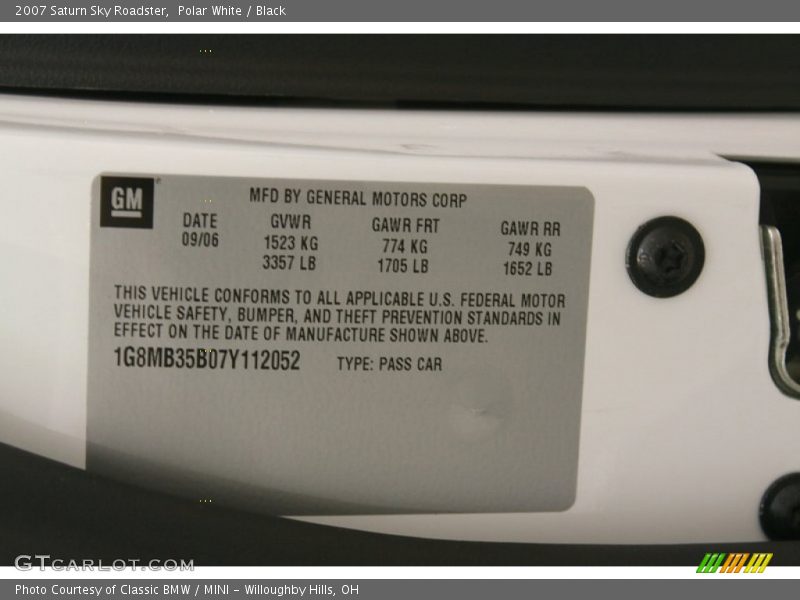 Polar White / Black 2007 Saturn Sky Roadster