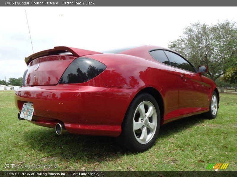 Electric Red / Black 2006 Hyundai Tiburon Tuscani