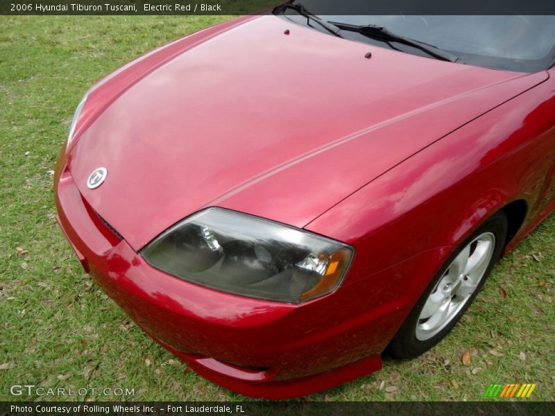 Electric Red / Black 2006 Hyundai Tiburon Tuscani