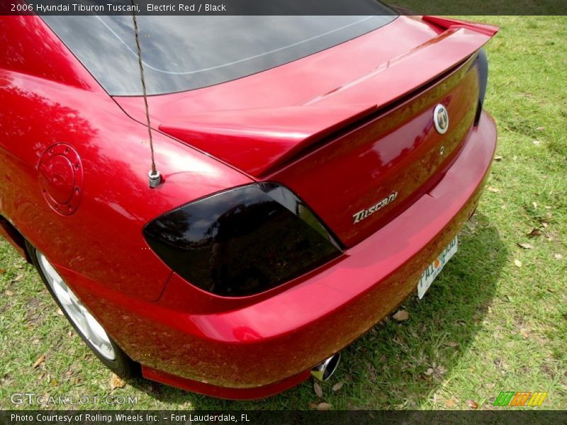 Electric Red / Black 2006 Hyundai Tiburon Tuscani