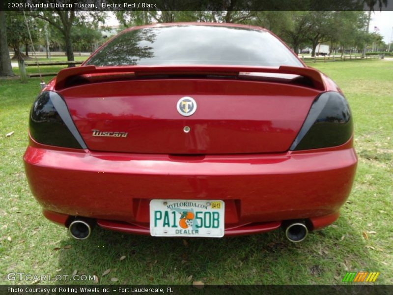 Electric Red / Black 2006 Hyundai Tiburon Tuscani