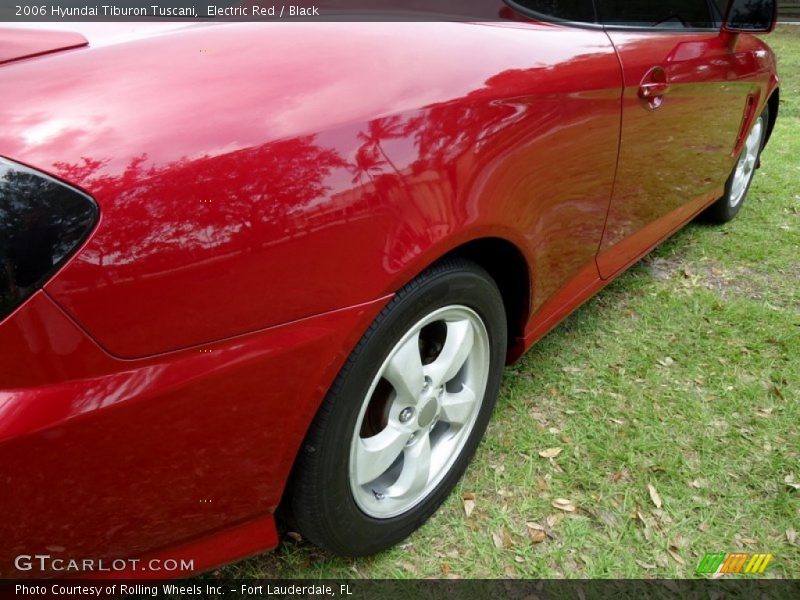 Electric Red / Black 2006 Hyundai Tiburon Tuscani