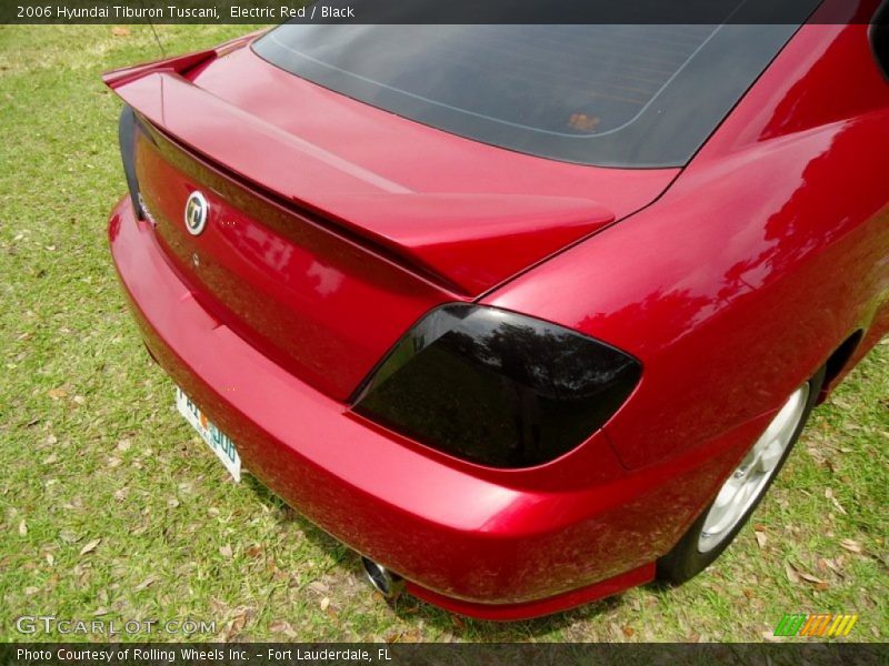 Electric Red / Black 2006 Hyundai Tiburon Tuscani