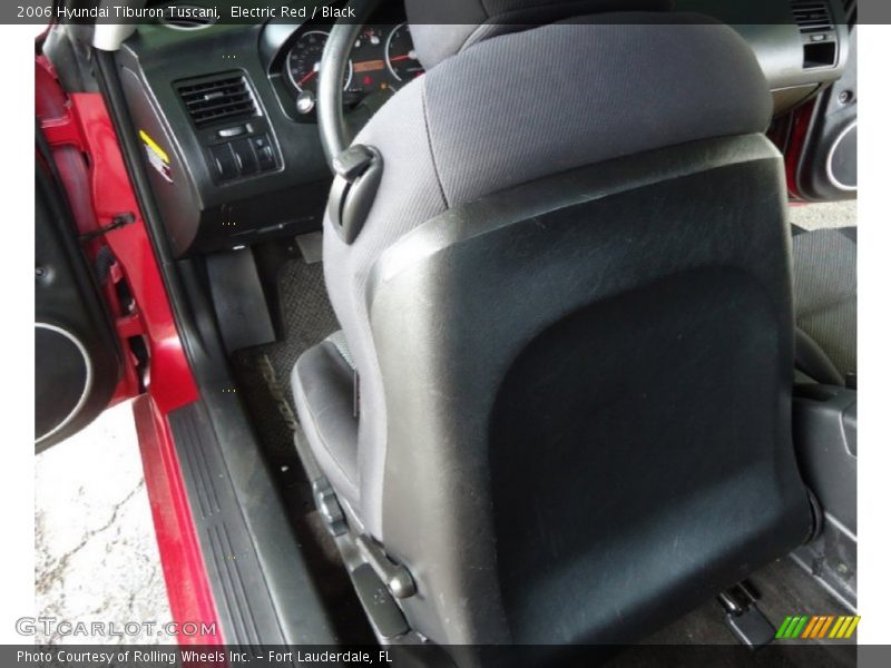 Electric Red / Black 2006 Hyundai Tiburon Tuscani