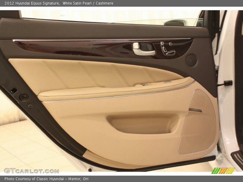 Door Panel of 2012 Equus Signature