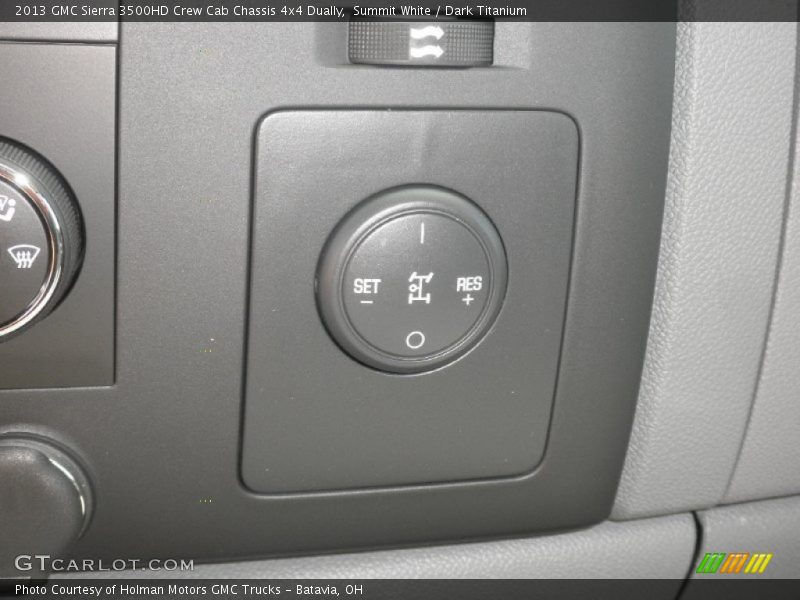 Summit White / Dark Titanium 2013 GMC Sierra 3500HD Crew Cab Chassis 4x4 Dually