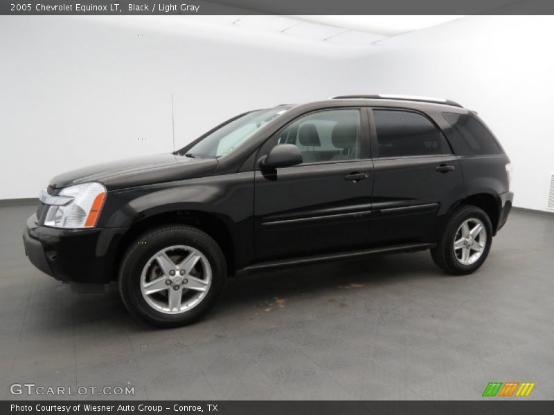 Front 3/4 View of 2005 Equinox LT