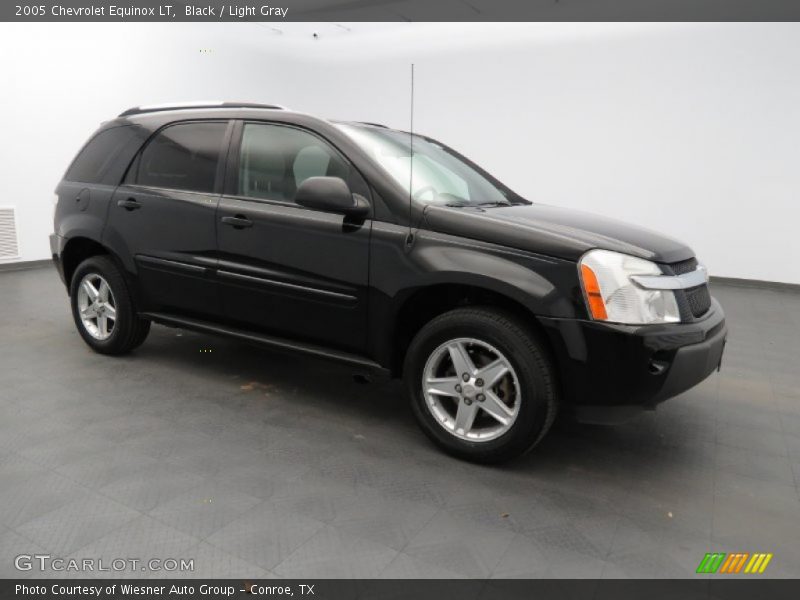 Front 3/4 View of 2005 Equinox LT