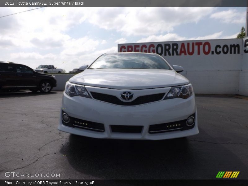 Super White / Black 2013 Toyota Camry SE
