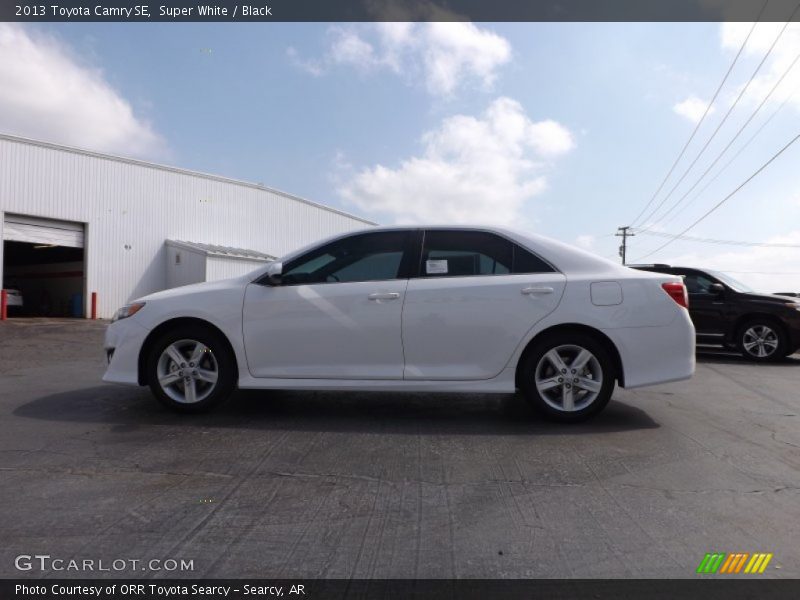 Super White / Black 2013 Toyota Camry SE