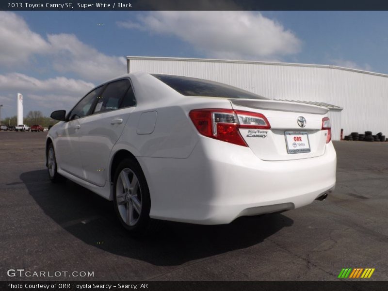 Super White / Black 2013 Toyota Camry SE