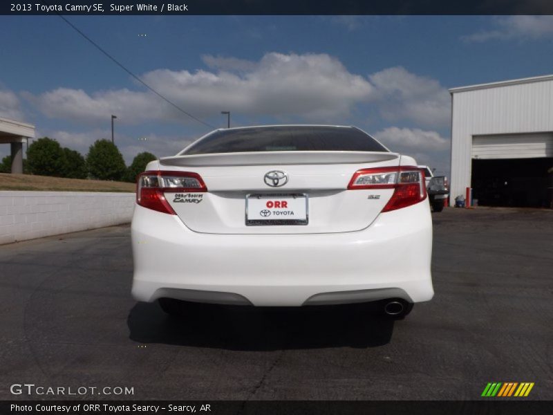 Super White / Black 2013 Toyota Camry SE