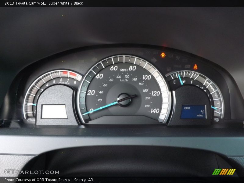 Super White / Black 2013 Toyota Camry SE