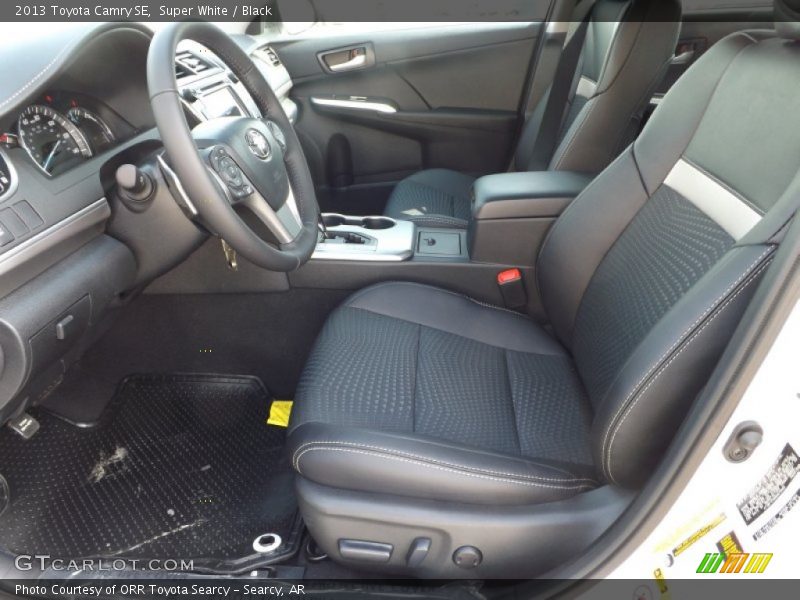 Super White / Black 2013 Toyota Camry SE