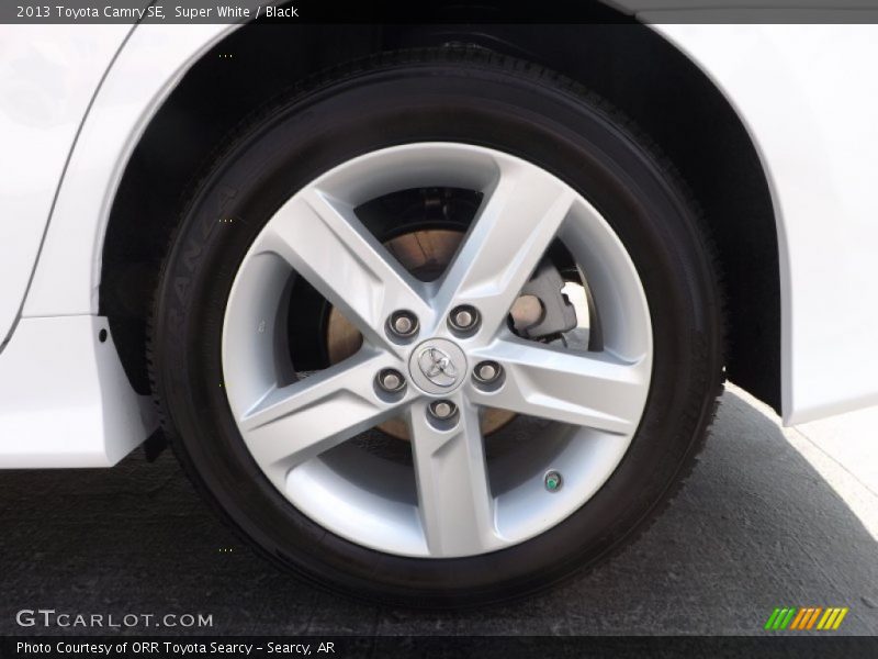 Super White / Black 2013 Toyota Camry SE