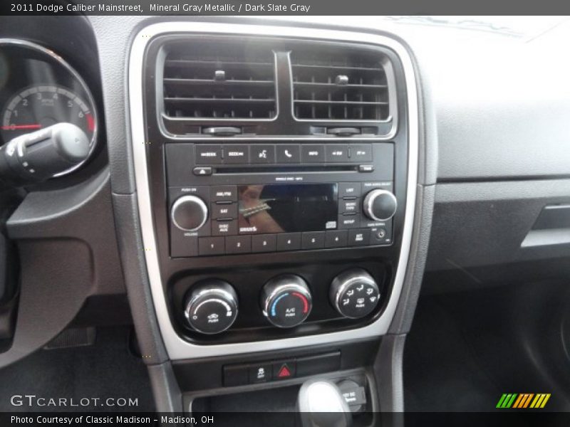 Controls of 2011 Caliber Mainstreet