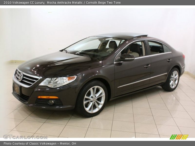 Front 3/4 View of 2010 CC Luxury