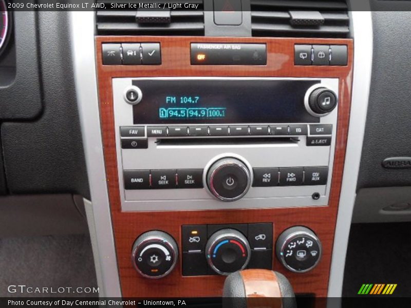 Silver Ice Metallic / Light Gray 2009 Chevrolet Equinox LT AWD