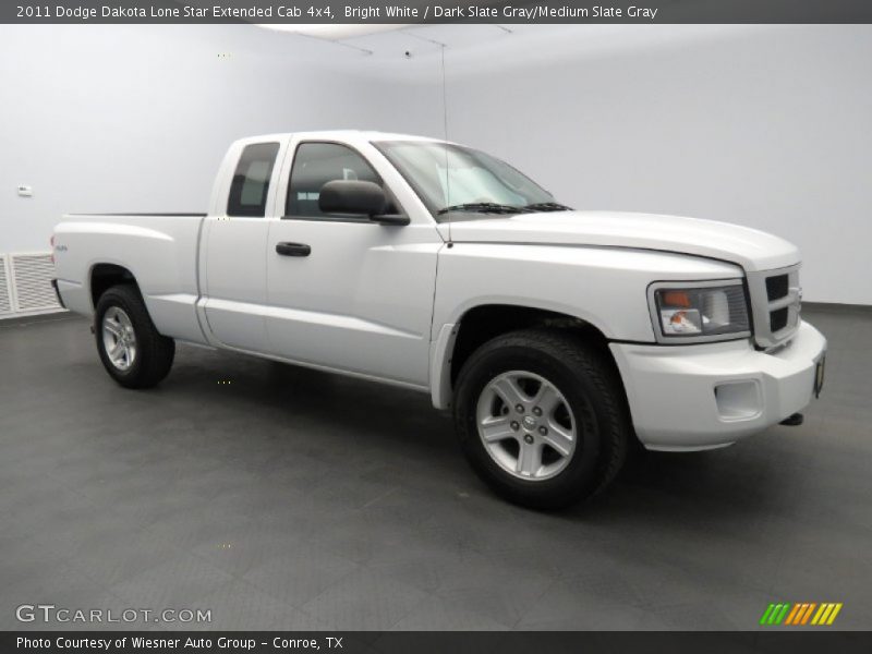 Front 3/4 View of 2011 Dakota Lone Star Extended Cab 4x4