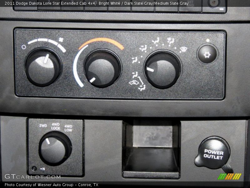 Controls of 2011 Dakota Lone Star Extended Cab 4x4