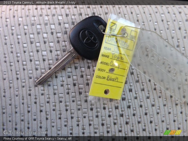 Attitude Black Metallic / Ivory 2013 Toyota Camry L