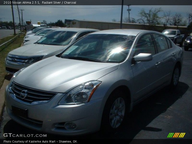 Radiant Silver / Charcoal 2010 Nissan Altima 2.5 S