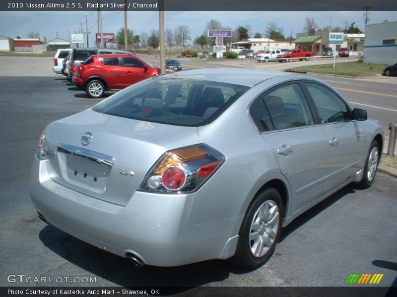 Radiant Silver / Charcoal 2010 Nissan Altima 2.5 S