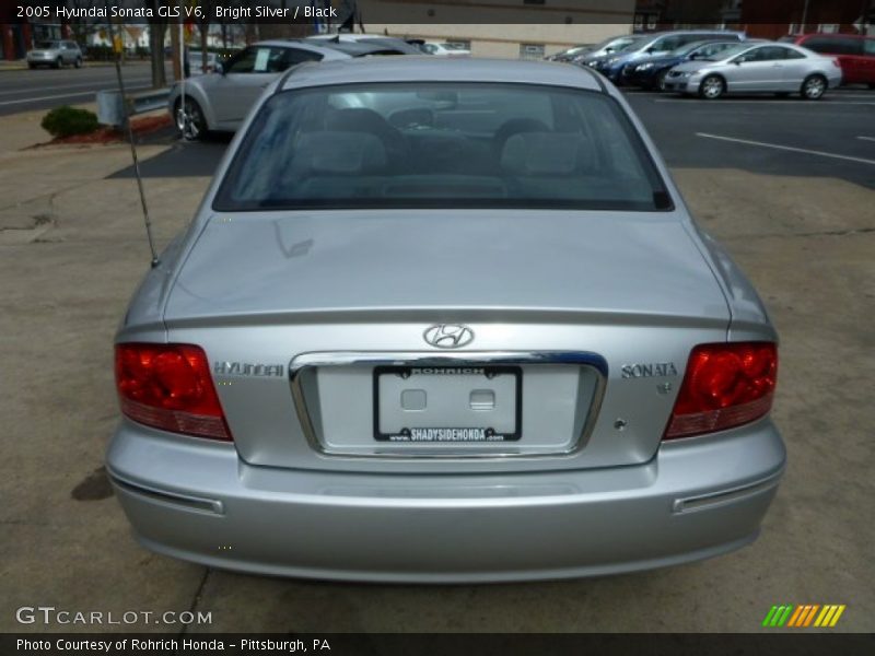 Bright Silver / Black 2005 Hyundai Sonata GLS V6