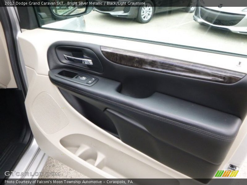Bright Silver Metallic / Black/Light Graystone 2012 Dodge Grand Caravan SXT