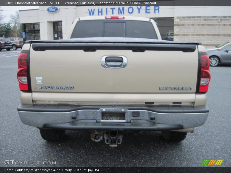 Sandstone Metallic / Dark Charcoal 2005 Chevrolet Silverado 1500 LS Extended Cab 4x4