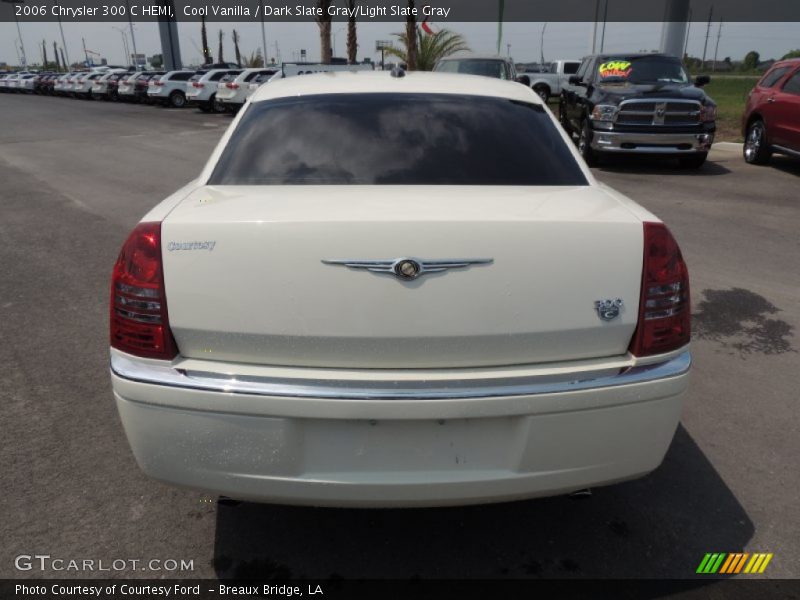 Cool Vanilla / Dark Slate Gray/Light Slate Gray 2006 Chrysler 300 C HEMI