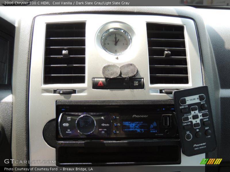 Cool Vanilla / Dark Slate Gray/Light Slate Gray 2006 Chrysler 300 C HEMI
