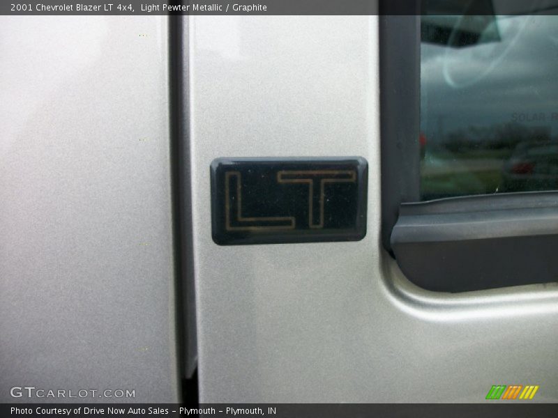 Light Pewter Metallic / Graphite 2001 Chevrolet Blazer LT 4x4